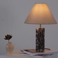 Lampe de table en marbre naturel au design moderne et épuré pour chambre à coucher, salon, bureau, hôtel, éclairage d'ambiance