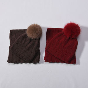 Jxwatcher Prix d'usine Vente en gros Bonnets doux tricotés avec pompon en fourrure Personnalisé Hiver Chaud <span class=keywords><strong>Ensemble</strong></span> 2 pièces <span class=keywords><strong>Bonnet</strong></span> et Écharpe en <span class=keywords><strong>Cachemire</strong></span> pour <span class=keywords><strong>Femme</strong></span> - Product Image 6
