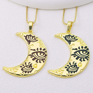 Collier chaîne avec pendentif lune et œil maléfique en émail plaqué or 18 carats - Product Image 5