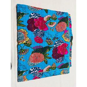 Couvre-lit en coton Kantha fabriqué avec soin, avec des motifs imprimés en bloc inspirés d'histoires et une texture naturelle pour un sommeil réconfortant - Product Image 1