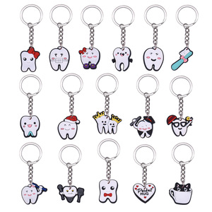 Beimai OEM Llavero <span class=keywords><strong>dentiste</strong></span> sain Anime dessin animé métal <span class=keywords><strong>colle</strong></span> souple cadeau promotionnel porte-clés en forme de coeur - Product Image 1