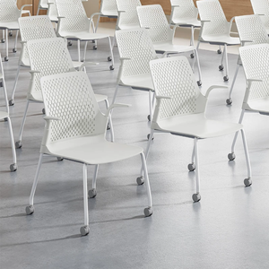 Silla de Oficina Ergonómica y Moderna con Respaldo de Malla Blanca, con Reposabrazos y Ruedas, Ideal para Salas de Conferencias - Product Image 6