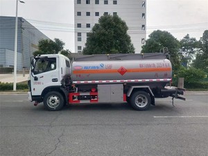 Camión Cisterna de Combustible DongFeng 4*2 Directo de Fábrica, Cisterna de Combustible de Aviación de 8000 Litros en Venta - Product Image 3