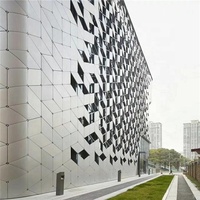 Panneaux métalliques de mur en aluminium intérieur de centre commercial Pvdf personnalisés Fabricant de murs extérieurs revêtus de feuilles perforées en aluminium