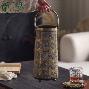 Portavelas de hierro hueco estilo bohemio con asa para decoración del hogar - Product Image 5