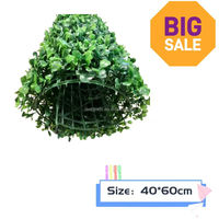 Panneaux en plastique artificiels verts du mur pp pour des murs installation simple comportant la haie laisse des fleurs buis artificiel