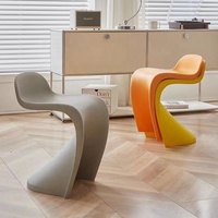 Chaise de salle à manger empilable en plastique sans accoudoirs, design moderne en forme de S, pour salon