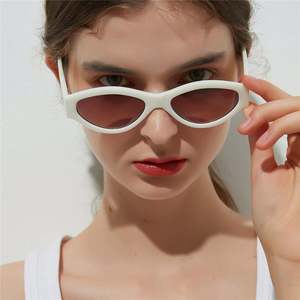 Gafas de Sol de Moda con Logotipo Personalizado para Hombre y Mujer, Retro, Montura Pequeña, Poligonales, UV400, de una Pieza, Ovaladas, para Mujer - Product Image 3