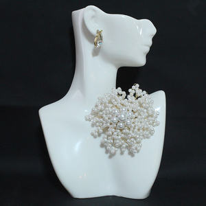 人気の手作りパールブローチ - Product Image 1