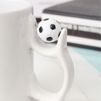 Tasse en céramique blanche de 11oz pour les fans de basket-ball de football Design minimaliste avec cuillère pour sublimation de café et boire du thé