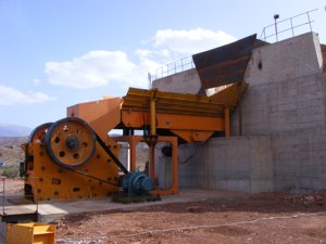 150 t/h - 350 t/h macchina di estrazione di cava di media vibrazione alimentatore ZSW-490 * 110 per impianto di frantumazione di pietra