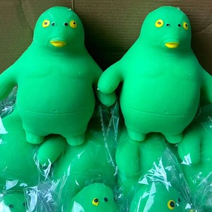 Juguete antiestrés de pez verde con cabeza divertida, gadget de descompresión, mismo estilo que el de gestión de la ira, venta al por mayor - Product Image 2