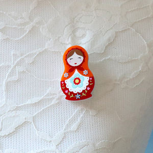 <span class=keywords><strong>Broche</strong></span> de poupée <span class=keywords><strong>matriochka</strong></span> (épingle de sûreté) bijoux en acrylique découpés au laser mignons broches faites à la main - Product Image 6
