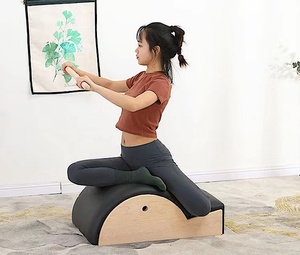 Arco Corrector de Columna de Madera de Roble de Alta Calidad para Club de Yoga de Lujo - Product Image 2