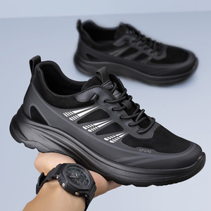 รองเท้าเดินป่าผู้ชาย พื้นรองเท้ายางระบายอากาศได้ดี ส้นแบน ใส่สบายๆ สำหรับเล่นกีฬาและสวมใส่ทั่วไป - Product Image 2