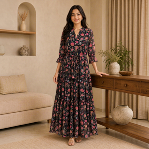 Robe longue maxi pour femme à imprimé floral, col en V, en mousseline de soie à volants, style bohème, pour l'été, la plage, les vacances, avec ceinture - Product Image 1