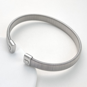 Bracelets personnalisés en argent sterling S925 plaqué or 18 carats avec logo original et motif ours espagnol, pour mariage, fiançailles, anniversaire, style simple pour femme - Product Image 4