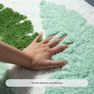 שטיח אמבטיה מרופד עבה עם תחתית TPR נגד החלקה, סופג מים ומתייבש במהירות, עם הדפס עלים מרובעים. - Product Image 4