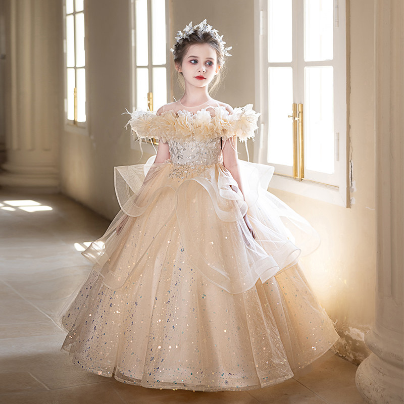 Abito champagne con sottogonna