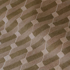 Tapis en laine de Nouvelle-Zélande fait main et tufté sur mesure |   Tapis rectangulaire beige à effet 3D géométrique pour hôtels de luxe et intérieurs résidentiels - Product Image 3