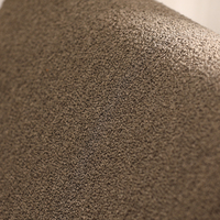 Fauteuil de loisirs écologique de style Mid-Century, rembourré en tissu bouclé, avec accents en bois de frêne blanc et pieds en bois massif, idéal pour la salle à manger