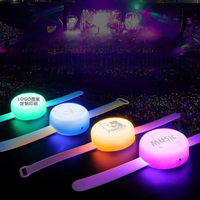 Bracelets LED RGB DMX512 étanches de haute qualité avec télécommande pour spectacles en stade et défilés nocturnes - Direct Usine