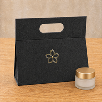 Boîte d'emballage cosmétique pliable personnalisée, carton cadeau carré recyclable avec poignée pour les ensembles de soins de la peau
