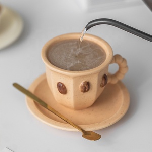 Set di tazze da caffè in ceramica con design in chicchi di caffè con piattino e tazza di latte creativo - Product Image 3
