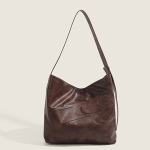2025 nuevo bolso de hombro de cuero marrón con logotipo grande en relieve, simple y elegante - Product Image 2