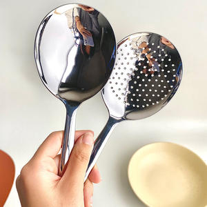 กระชอนตักอาหารสแตนเลส หัวใหญ่ หนา ทนทาน สีพื้น สำหรับโรงแรม โรงอาหาร ช้อนเสิร์ฟ S052 - Product Image 5