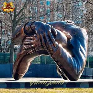 Escultura 3D de fundición de bronce para decoración de parque al aire libre abstracto grande de un hombre desnudo y una mujer abrazando estatua de Metal - Product Image 1