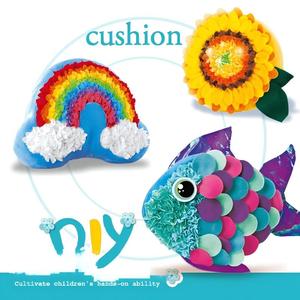 Venta al por mayor: Nuevos muñecos de dibujos animados 3D estéreo hechos a mano, paquete de materiales DIY para hacer música Poke y Poke, cojines decorativos de dibujos animados. - Product Image 3