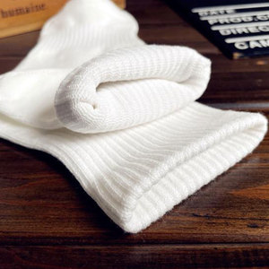 Mùa Đông Biểu Tượng Tùy Chỉnh 100% Tinh Khiết Cotton Unisex Vớ Bóng Rổ Vớ Thể Thao Màu Đen Trắng Tùy Chỉnh Crew Vớ Thiết Kế Chạy Vớ Người Đàn Ông - Product Image 4