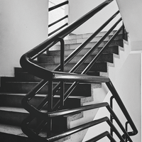 Escalier en bois massif PRIMA, surface de marche confortable, style de décoration intérieure résidentielle de luxe léger