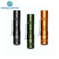 Lampe torche LED rechargeable USB 750LM 750mAh, portée 115m, étanche IP65, faisceau réglable, 4 modes, 7000K, stroboscope puissant, vente en gros