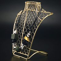 Présentoir de comptoir pour colliers et bijoux en forme de buste de mannequin en fil métallique hexagonal doré, avec épaules creuses