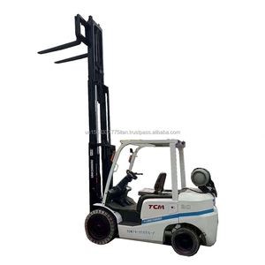Montacargas Usado en Excelentes Condiciones, 3 Toneladas, Marca TCM, con 3 Etapas, Capacidad de Carga Nominal de 4 Metros - Product Image 1