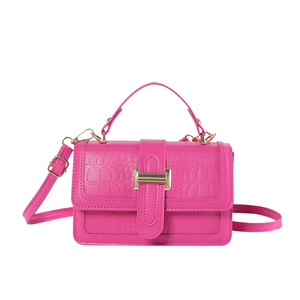 Sac à bandoulière de voyage en similicuir, nouvelle mode de niche, petit format carré, avec fermeture éclair, pour cosmétiques, à chaîne, de marque unique - Product Image 6