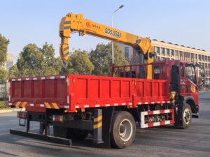 Grúa hidráulica articulada estable montada en camión, 6 toneladas, chasis RHD para el mercado del sudeste de África - Product Image 3