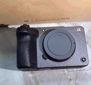 Caméra cinéma sans miroir Sony FX30 d'occasion, boîtier uniquement, prête à être expédiée, pour la réalisation de films, les tournages commerciaux, le vlogging - Product Image 5