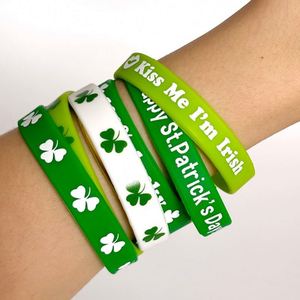 Bracelet en silicone trèfle porte-bonheur de la Saint-Patrick, personnalisable, pour fête à thème et commémoration irlandaise - Product Image 4
