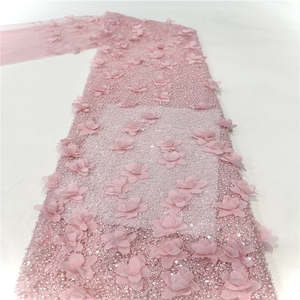 Tissu en dentelle brodée de perles brillantes de fleurs tridimensionnelles avec des perles lourdes Textile fait main écologique - Product Image 4