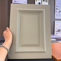 Portes d'armoires de cuisine classiques en bois massif Happy Houses sur mesure pour salle de bain, villa, appartement et centre commercial – Échantillon gratuit, CAO, livraison mondiale