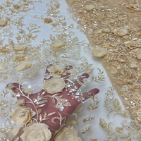 Tissu de luxe respirant tissé avec broderie florale et fleurs 3D, dentelle perlée et paillettes scintillantes pour robes de mariée 2026