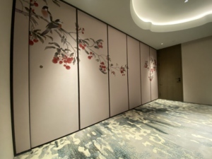 Mampara Móvil Insonorizante Personalizable - Panel de Tela Tejida/Grano de Madera Adecuado para Restaurantes, Paredes Deslizantes - Product Image 4