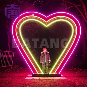 ไฟตกแต่งรูปหัวใจ LED สำหรับภายนอกอาคาร ใช้ในเทศกาลคริสต์มาส รูปแบบ 3 มิติ เหมาะสำหรับตกแต่งลานสวน งานเทศกาลต่างๆ - Product Image 5