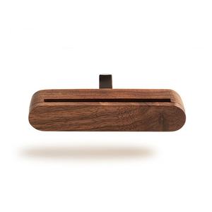 น้ำหอมปรับอากาศในรถยนต์แบบหนีบช่องแอร์ ดีไซน์หรูหรา ผลิตจากไม้เนื้อแข็งและโลหะ พร้อมระบบระเหยกลิ่นธรรมชาติ กลิ่นหอมติดทนนาน รับทำโลโก้ตามสั่ง - Product Image 5