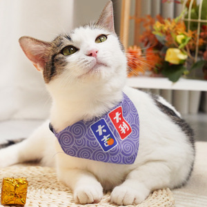 Écharpe triangulaire pour chat de style chinois, motif rouge et doré, en polyester, pour animaux de compagnie, utilisable en toutes saisons - Product Image 4