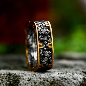 Anillo Cuadrado con Nudo Celta de Acero Inoxidable 316 Yunnique para Hombre, Dos Tonos, Dorado y Negro, Tallado de Doble Cara, Estilo Rebelde, Motero, Punk, Regalo - Product Image 4