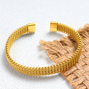 Bracelet YF8225 à mailles ouvertes, tendance et très vendu, plaqué or 18 carats, en acier inoxydable étanche pour femmes - Product Image 3